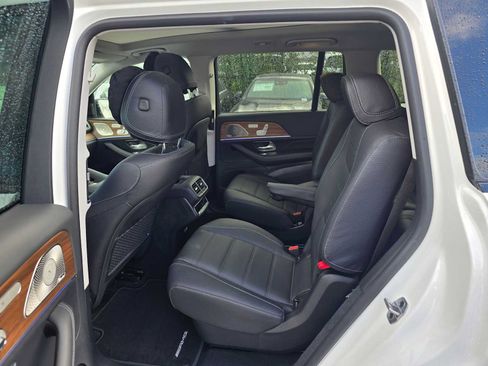 Used 2026 Mercedes-Benz GLS 450 4MATIC image 19