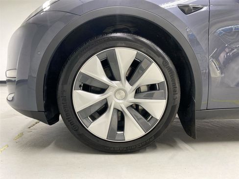 Used 2022 Tesla Model Y Long Range image 23