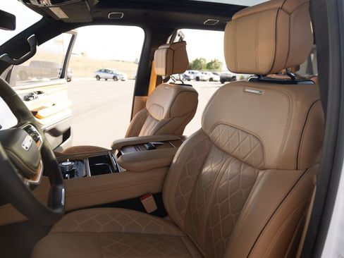 Used 2023 Jeep Grand Wagoneer Series III AWD/4WD image 19