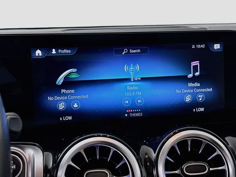 Certified 2022 Mercedes-Benz GLB 250 4MATIC image 18