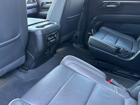Used 2025 Chevrolet Suburban Premier image 15
