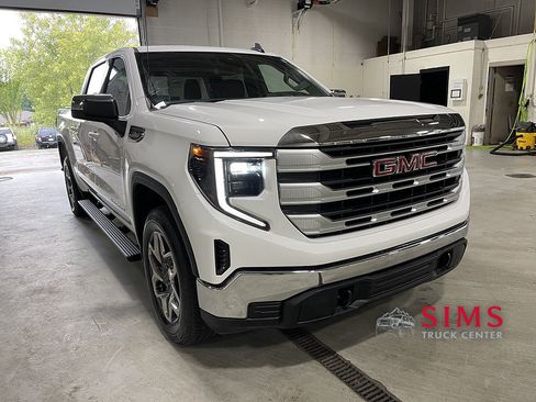 Certified 2022 GMC Sierra 1500 SLE AWD/4WD image 1