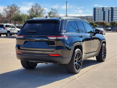 Used 2022 Jeep Grand Cherokee Limited image 5