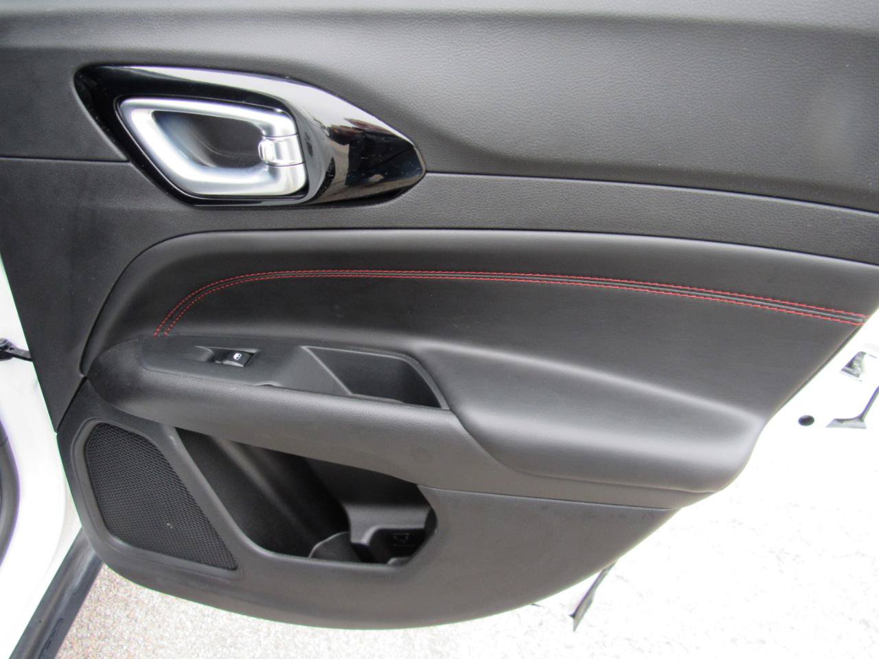 Used 2026 Jeep Compass Trailhawk AWD/4WD image 37