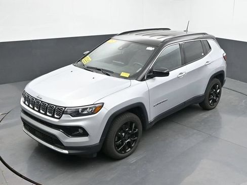 Used 2025 Jeep Compass Limited AWD/4WD image 39