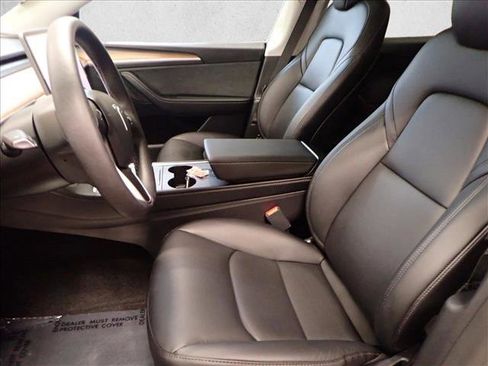 Used 2024 Tesla Model Y Performance image 11