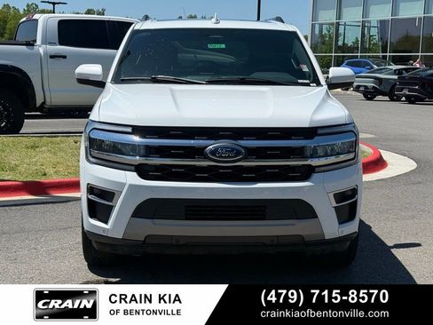 Used 2024 Ford Expedition Limited AWD/4WD image 2