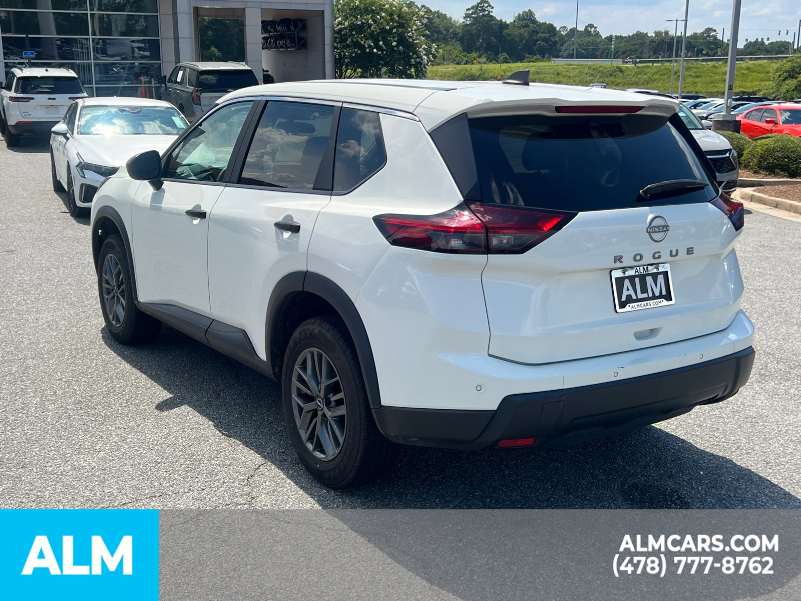 Used 2024 Nissan Rogue S FWD image 8