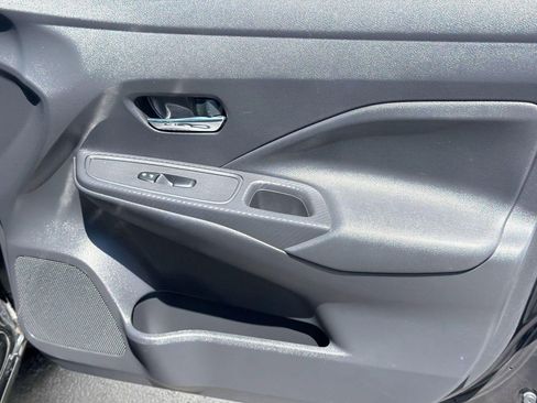 Used 2025 Nissan Versa SV FWD image 33