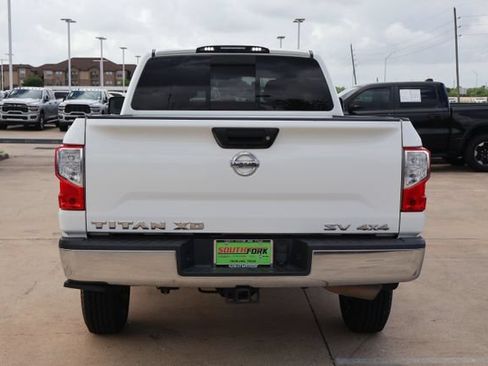 Used 2018 Nissan Titan SV AWD/4WD image 5