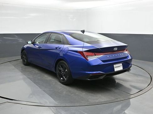 Used 2023 Hyundai Elantra SEL FWD image 5