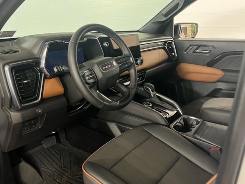 Used 2024 GMC Canyon AT4 w/ Technology Package image 12