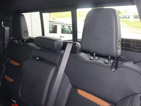 Used 2025 GMC Sierra 2500 AT4 AWD/4WD image 38