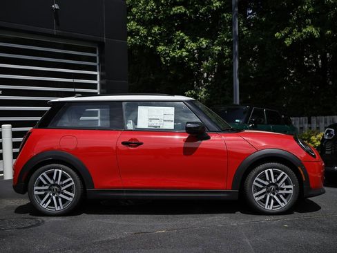 New 2026 MINI Cooper 2-Door Hardtop FWD image 4
