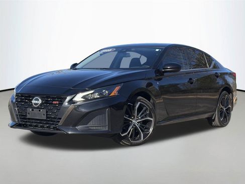 Used 2023 Nissan Altima 2.5 SR AWD/4WD image 1