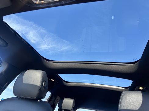 Certified 2022 Mercedes-Benz GLB 250 w/ Premium Package Lite image 28