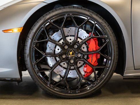 Used 2021 Lamborghini Huracan EVO RWD image 20