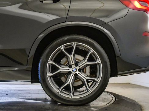 Certified 2022 BMW X5 xDrive40i w/ M Sport Package image 11