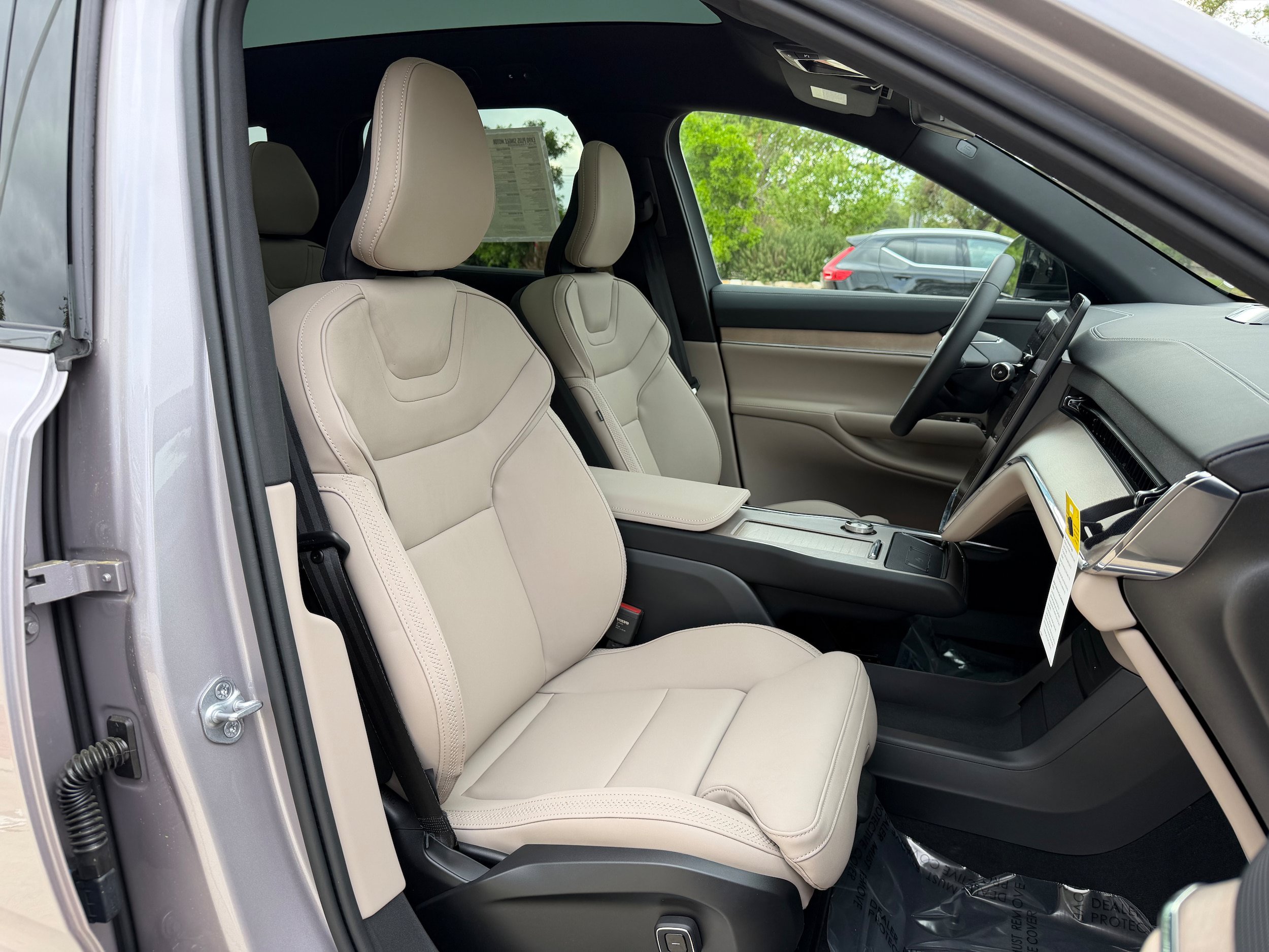 New 2026 Volvo EX90 Plus RWD image 8