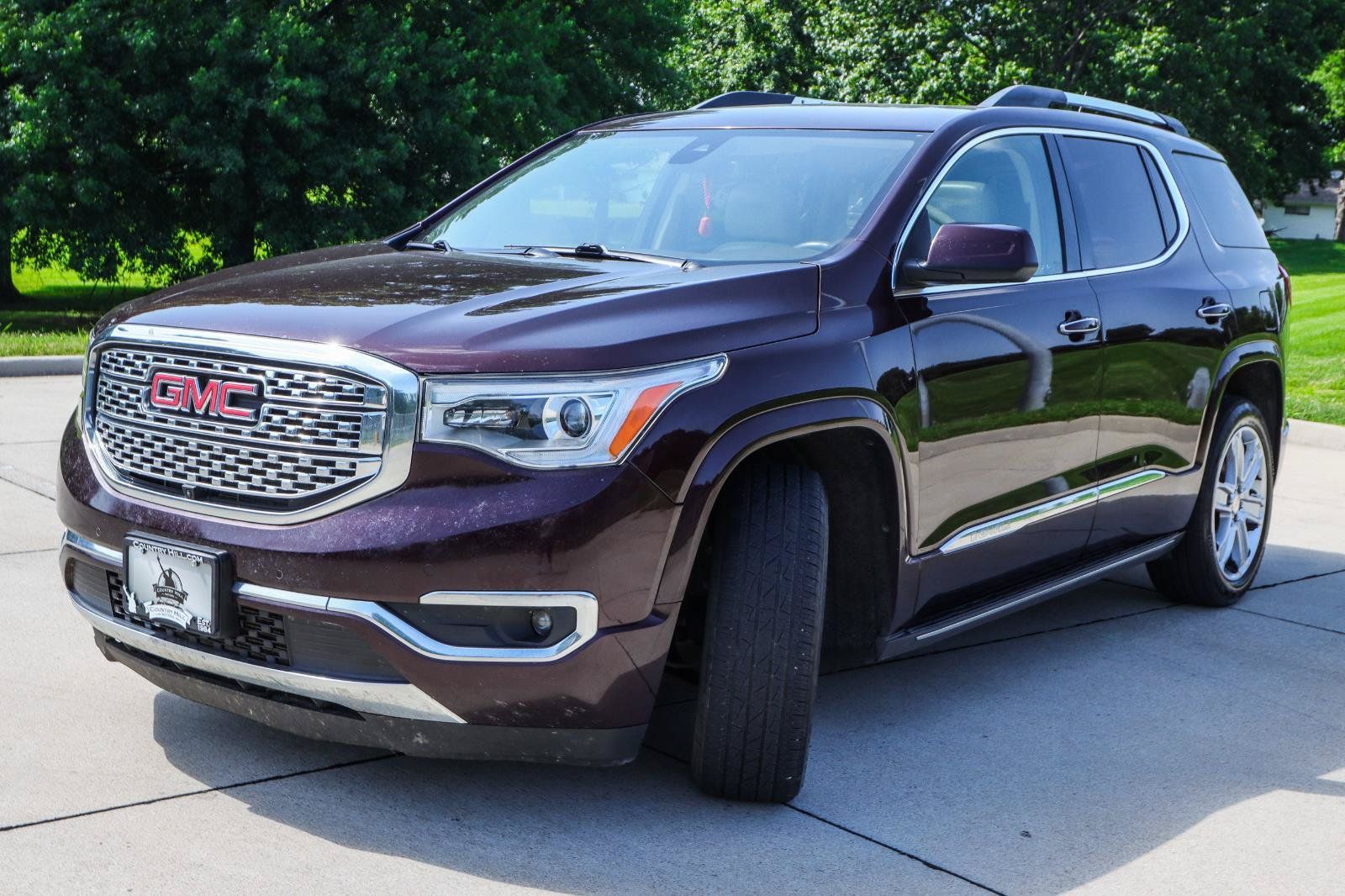 Used 2018 GMC Acadia Denali w/ Technology Package AWD/4WD image 3
