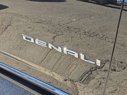 Used 2024 GMC Yukon XL Denali Ultimate image 8