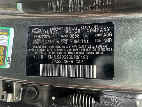Used 2025 Hyundai Elantra SEL FWD image 18