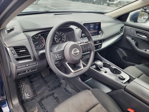 Used 2024 Nissan Rogue SV image 11