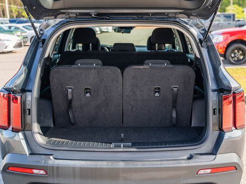 Used 2023 Kia Sorento LX image 15