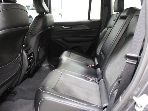 Used 2023 Jeep Grand Cherokee Altitude AWD/4WD image 22