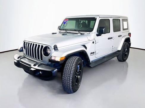 Used 2022 Jeep Wrangler Unlimited Sahara image 4