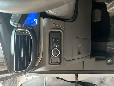 Used 2024 Ford Explorer Platinum w/ Technology Package AWD/4WD image 10