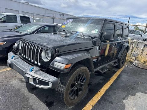 Used 2023 Jeep Wrangler Unlimited Sahara w/ Cold Weather Group AWD/4WD image 3