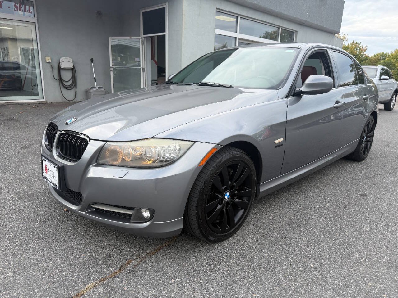 Used 2011 BMW 335i xDrive Sedan AWD/4WD image 3