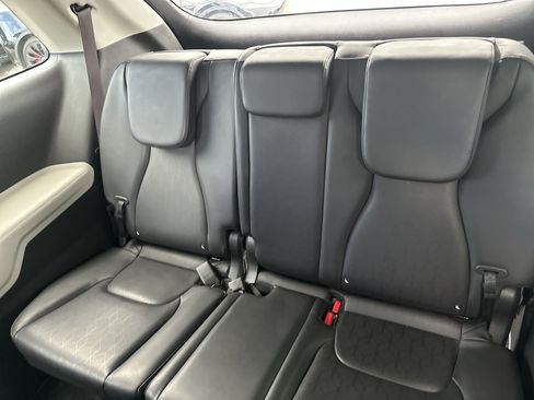 Used 2024 Kia Carnival LX FWD image 23