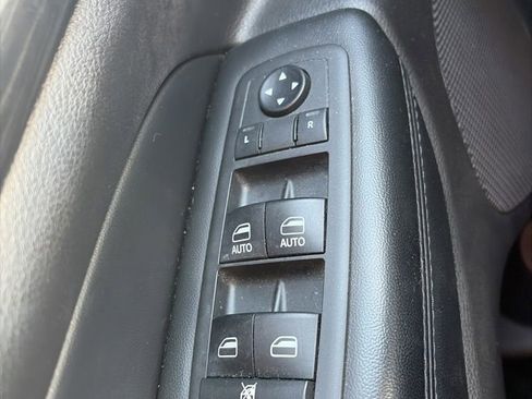 Used 2019 Jeep Grand Cherokee Laredo w/ Security & Convenience Group AWD/4WD image 10