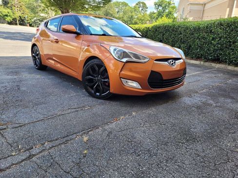Used 2013 Hyundai Veloster w/ Style Pkg image 1