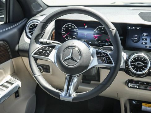 New 2026 Mercedes-Benz GLB 250 4MATIC image 15