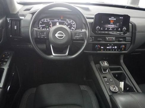 Used 2024 Nissan Pathfinder S AWD/4WD image 11
