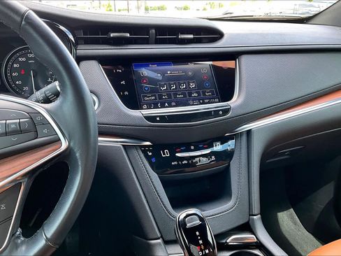 Used 2023 Cadillac XT5 Premium Luxury w/ Technology Package FWD image 7