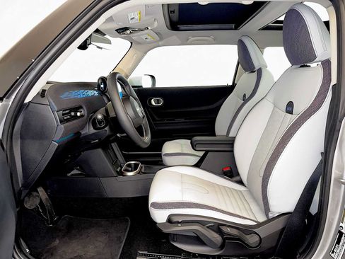 Used 2025 MINI Cooper S FWD image 9