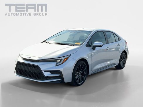 Used 2024 Toyota Corolla SE image 3