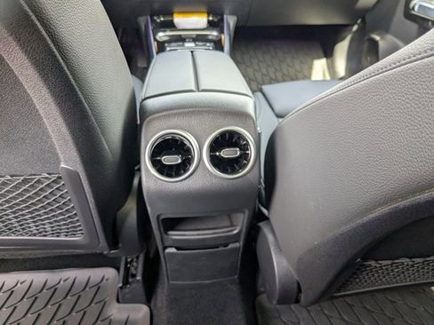 Used 2026 Mercedes-Benz GLB 250 image 18