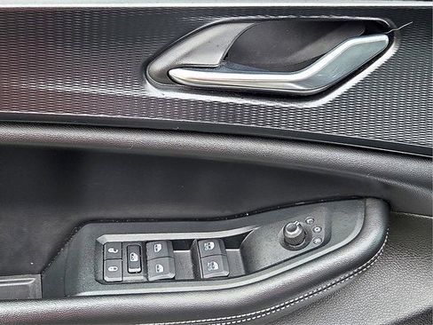 Used 2024 Jeep Grand Cherokee Laredo X image 15