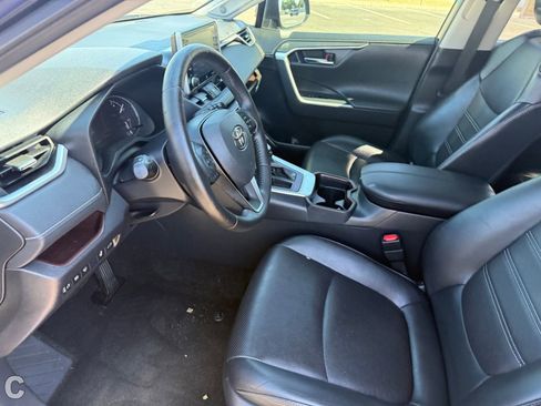 Used 2019 Toyota RAV4 Limited w/ Cold Weather Package FWD image 21