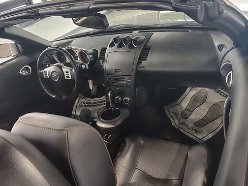 Used 2007 Nissan 350Z Touring RWD image 18