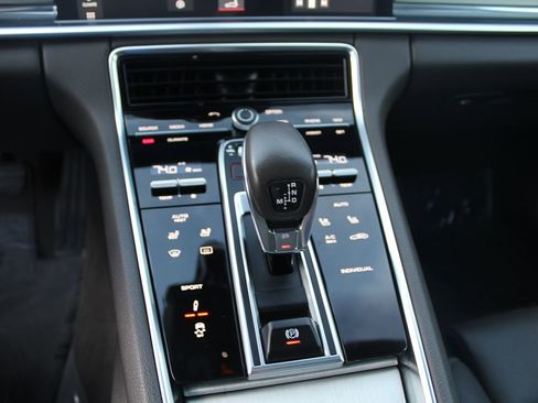 Used 2018 Porsche Panamera 4 image 27