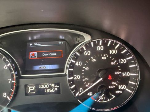 Used 2014 Nissan Altima 2.5 SV w/ Convenience Package image 19