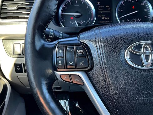 Used 2017 Toyota Highlander Limited Platinum image 23