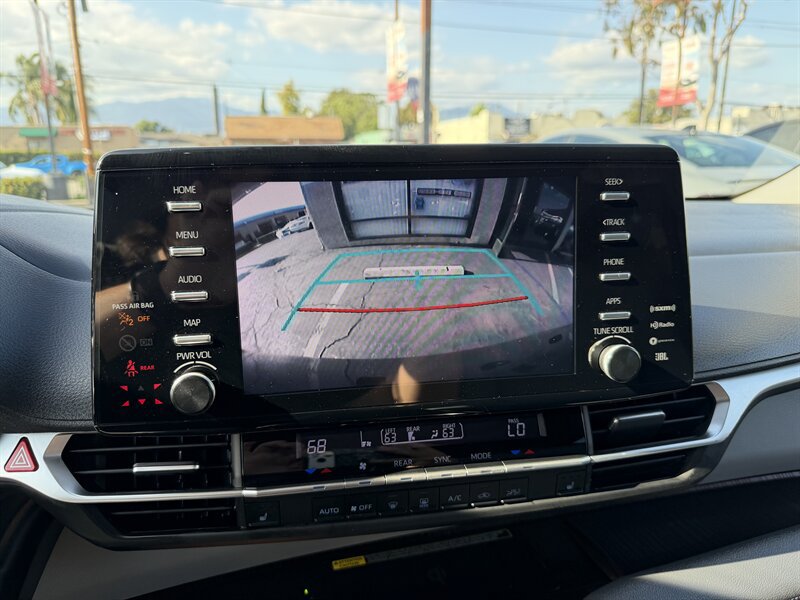 Used 2022 Toyota Sienna XLE w/ XLE Plus Package FWD image 16