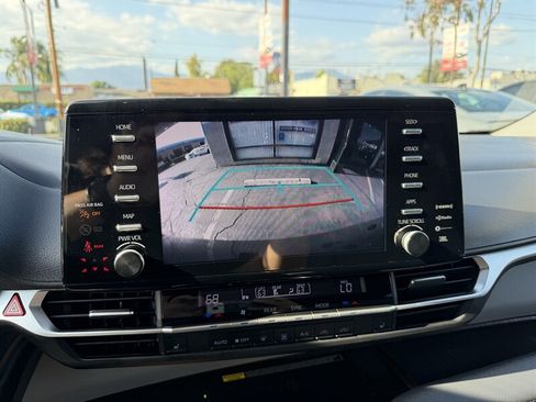 Used 2022 Toyota Sienna XLE w/ XLE Plus Package FWD image 16